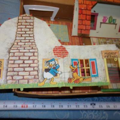LOT 91  DISNEY CARRY-ALL DOLL HOUSE