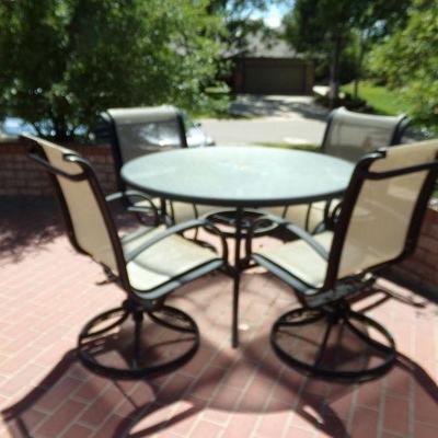 LOT 94  PATIO TABLE WITH 4 CHAIRS