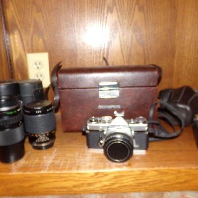 LOT 122  LARGE LOT OF PHOTOGRAPHY EQUIPMENT