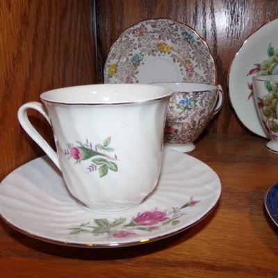 LOT 129  TEA CUPS AND SAUCERS