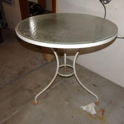 LOT 148  PATIO TABLE