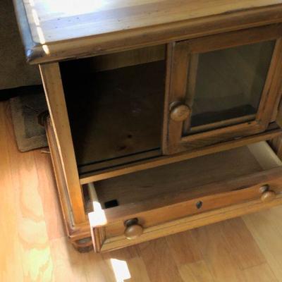 F11: Broyhill End Table with Storage.