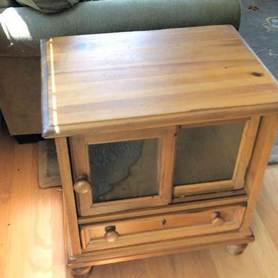 F11: Broyhill End Table with Storage.