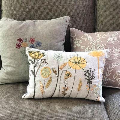 F30: Spring/ Floral Pillow lot