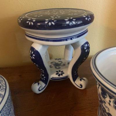 LOT 8 BLUE AND WHITE COVERED JAR AND STAND