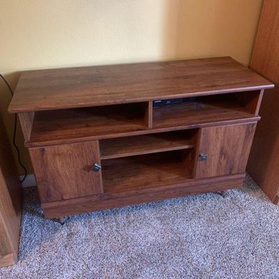 LOT 12 TV STAND SIMULATED WOOD