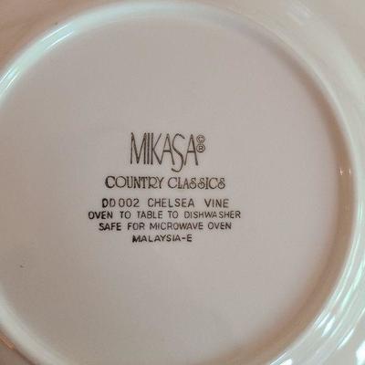 K30: Mikasa Salad Plates