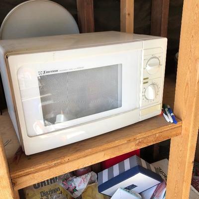 Emerson Small White Microwave Oven