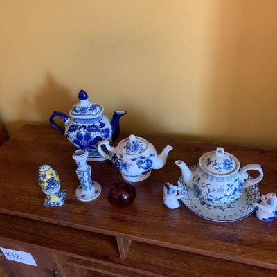 Lot 51 teapots, miscellaneous ceramics paperweight