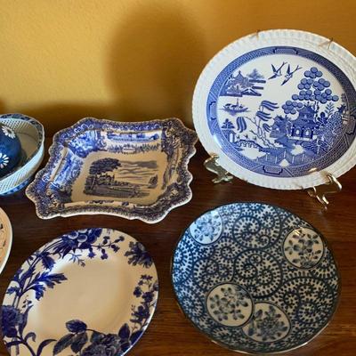 Lot 54 miscellaneous blue and white plates and ball decorations