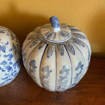  Lot 105 ceramic decor (pumpkins)