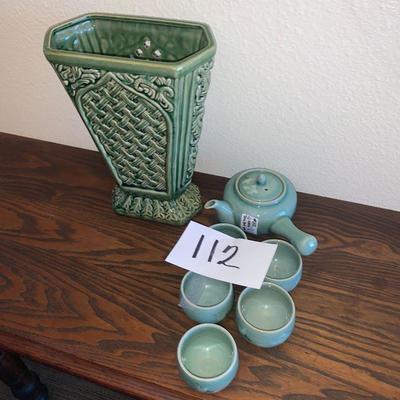 Lot 112 tea set, vase 