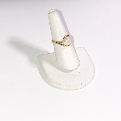 Lot #49: 14kt Gold Pearl Ring