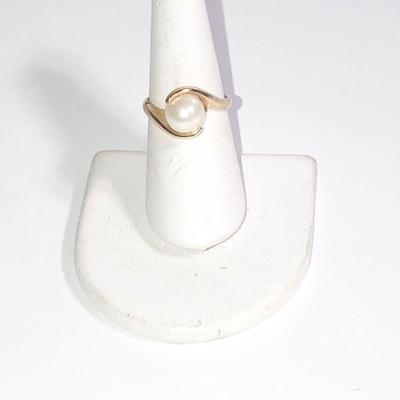 Lot #49: 14kt Gold Pearl Ring