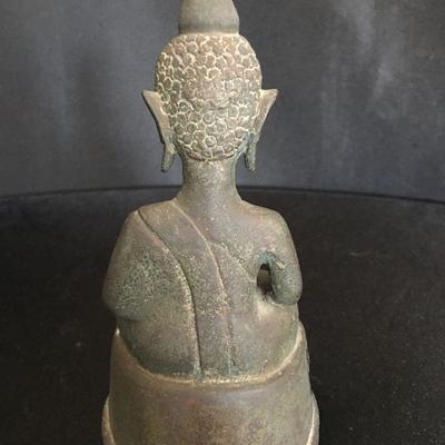 Small vintage Thai Buddha in cast bronze. 7 1/2" h