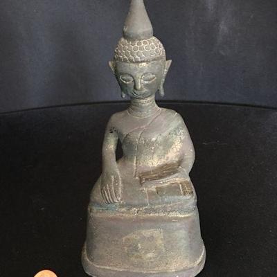 Small vintage Thai Buddha in cast bronze. 7 1/2" h