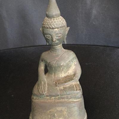 Small vintage Thai Buddha in cast bronze. 7 1/2