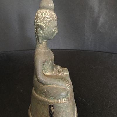 Small vintage Thai Buddha in cast bronze. 7 1/2