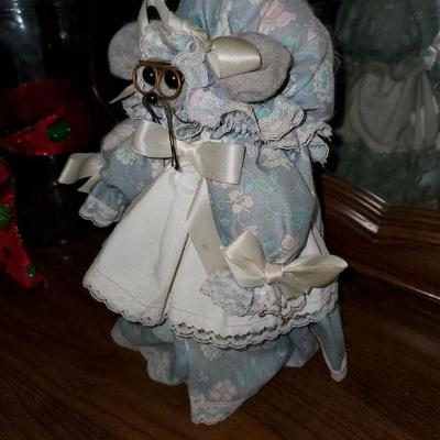 Lot 132 mouse doll