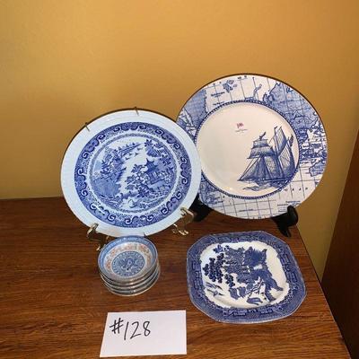 Lot 128 variety blue and white plates