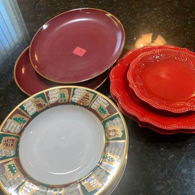Lot 139 six Christmas bowls plus burgundy plus red plates