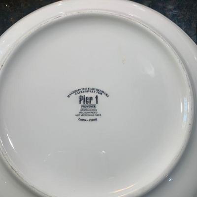Lot 141 2 glass bowls, 3 plates