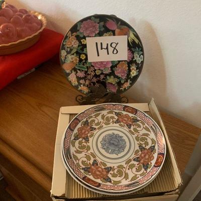 Lot 148 Asian plates, stand
