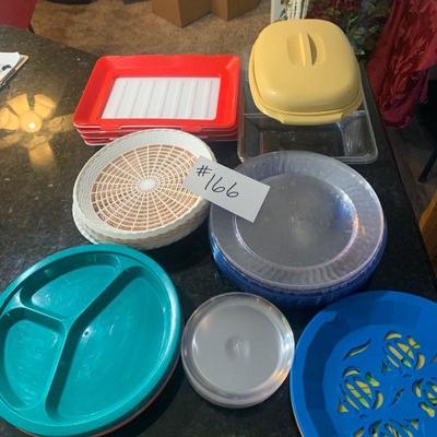 Lot 165 Baking item, tools, cutting board, baking dishes/pans