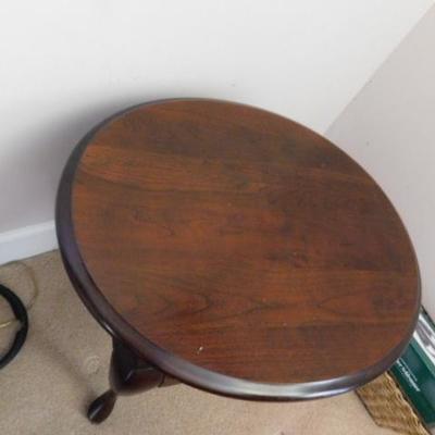 Solid Wood Queen Anne Side Table 24
