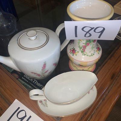 Lot 189 Vase, tea pot, gravy boat