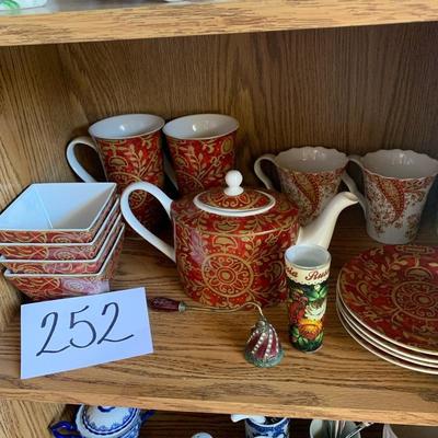 Lot 252 red and gold home decor items including teapot and dessert plates
