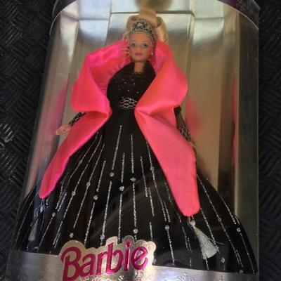 Happy Holidays 1998 Barbie Doll | EstateSales.org