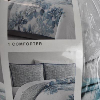 Luxury 3 Piece Comforter Set. Brooklyn Aqua/White Floral, Full/Queen. Used