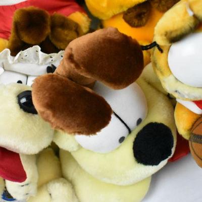 Collection of 10 Garfield & Odie Stuffed Animals (7 Garfield & 3 Odie)