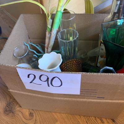 Lot 290 vases and artificial plants 