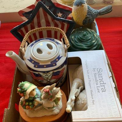 Lot 315. teapot and home decor