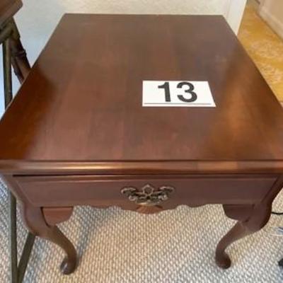 LOT#13B2: Queen Anne Style Accent Table