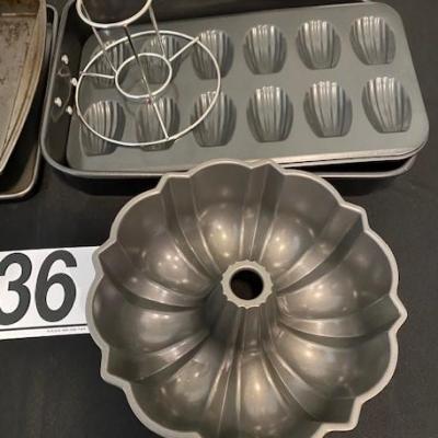 LOT#36K: Assorted Baking Pans