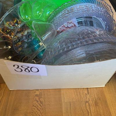 LOT 380 VARIOUS SIZE PLASTIC BOWLS AND TRAYS