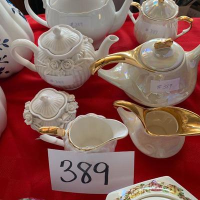 LOT 389 VARIETY OF BEIGE AND WHITE TEAPOTS