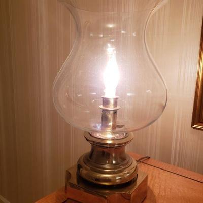 Lot 4: Tabletop Lamp