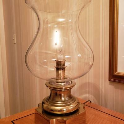 Lot 4: Tabletop Lamp
