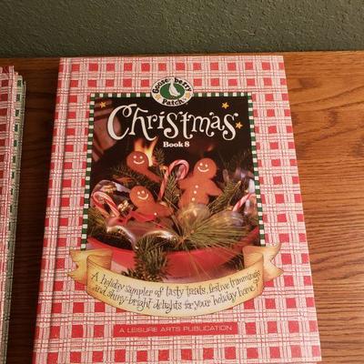 Lot 14: Gooseberry Christmas Books (5)