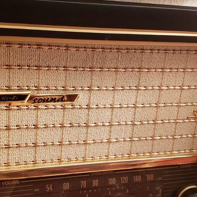 Lot 21: Grundig Classic Repro Vintage Radio 969