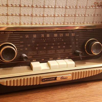 Lot 21: Grundig Classic Repro Vintage Radio 969