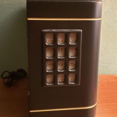 Lot 21: Grundig Classic Repro Vintage Radio 969