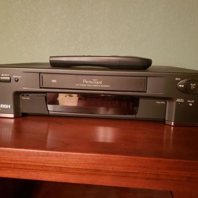 Lot 28: Mitsubishi HS-U510 VCR with Remote