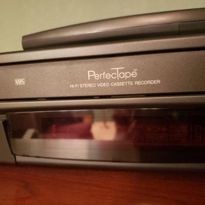 Lot 28: Mitsubishi HS-U510 VCR with Remote