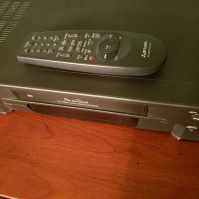 Lot 28: Mitsubishi HS-U510 VCR with Remote