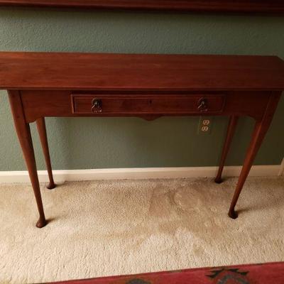 Lot 40: Lexington Console Table 
